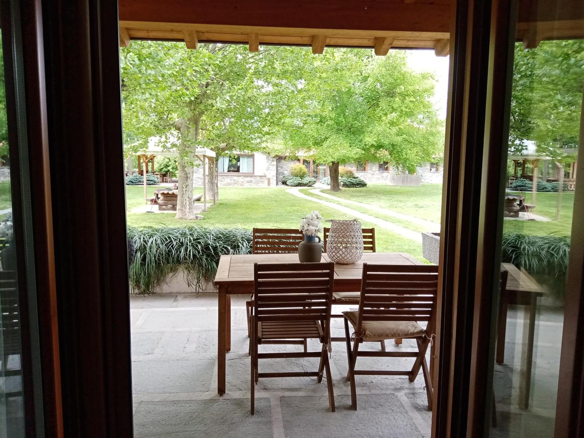 אפרטהוטל ג'רה לאריו Cascina Borgofrancone מראה חיצוני תמונה