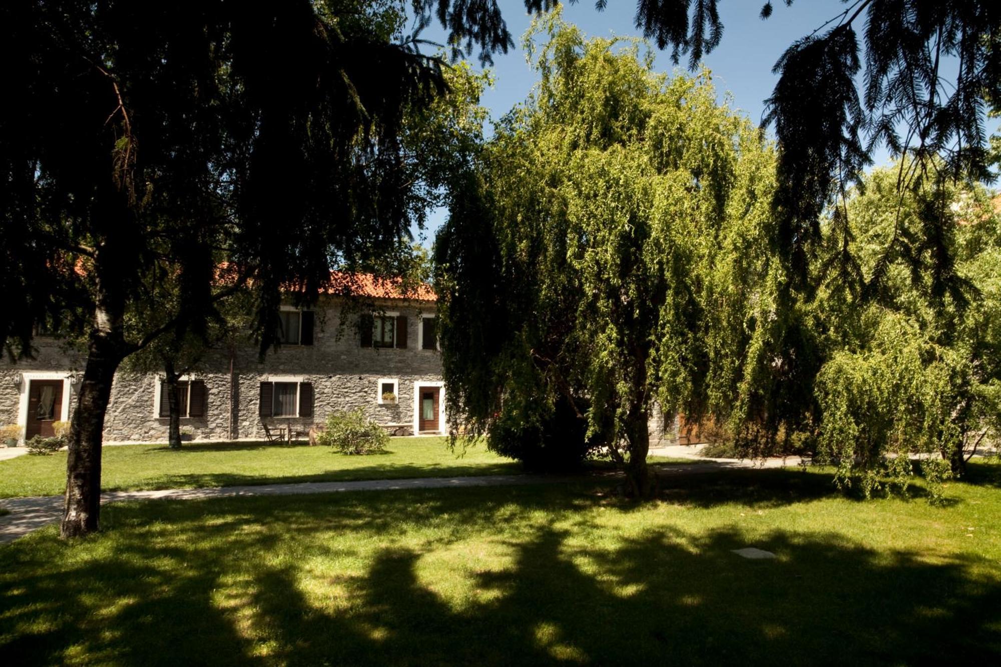 אפרטהוטל ג'רה לאריו Cascina Borgofrancone מראה חיצוני תמונה